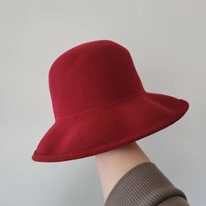 Vintage 100% Wool Felt Bloomingdale's Elegant Red Women's Hat Short Brim